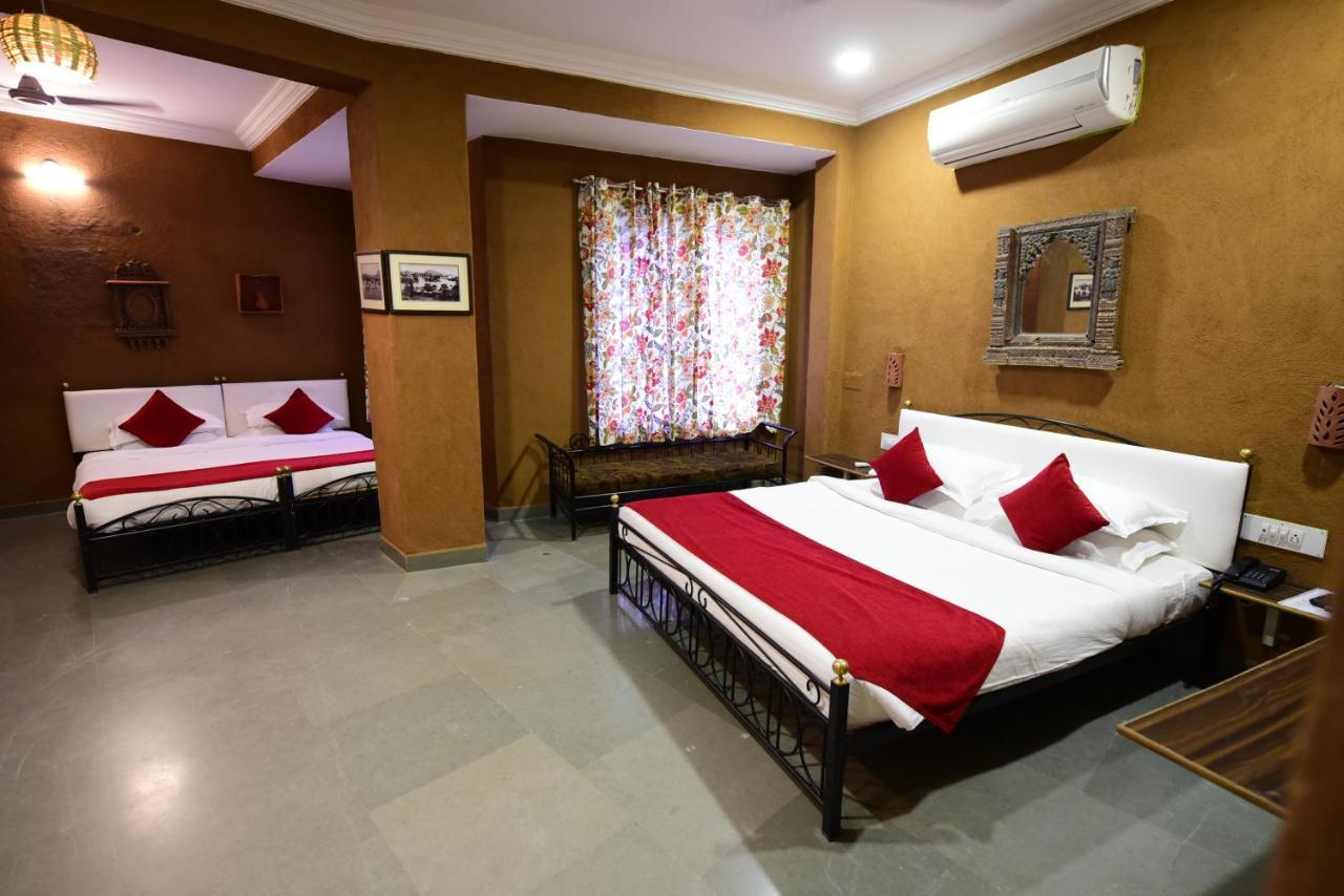 Hotel Udai Niwas By The Lake Udaipur Buitenkant foto