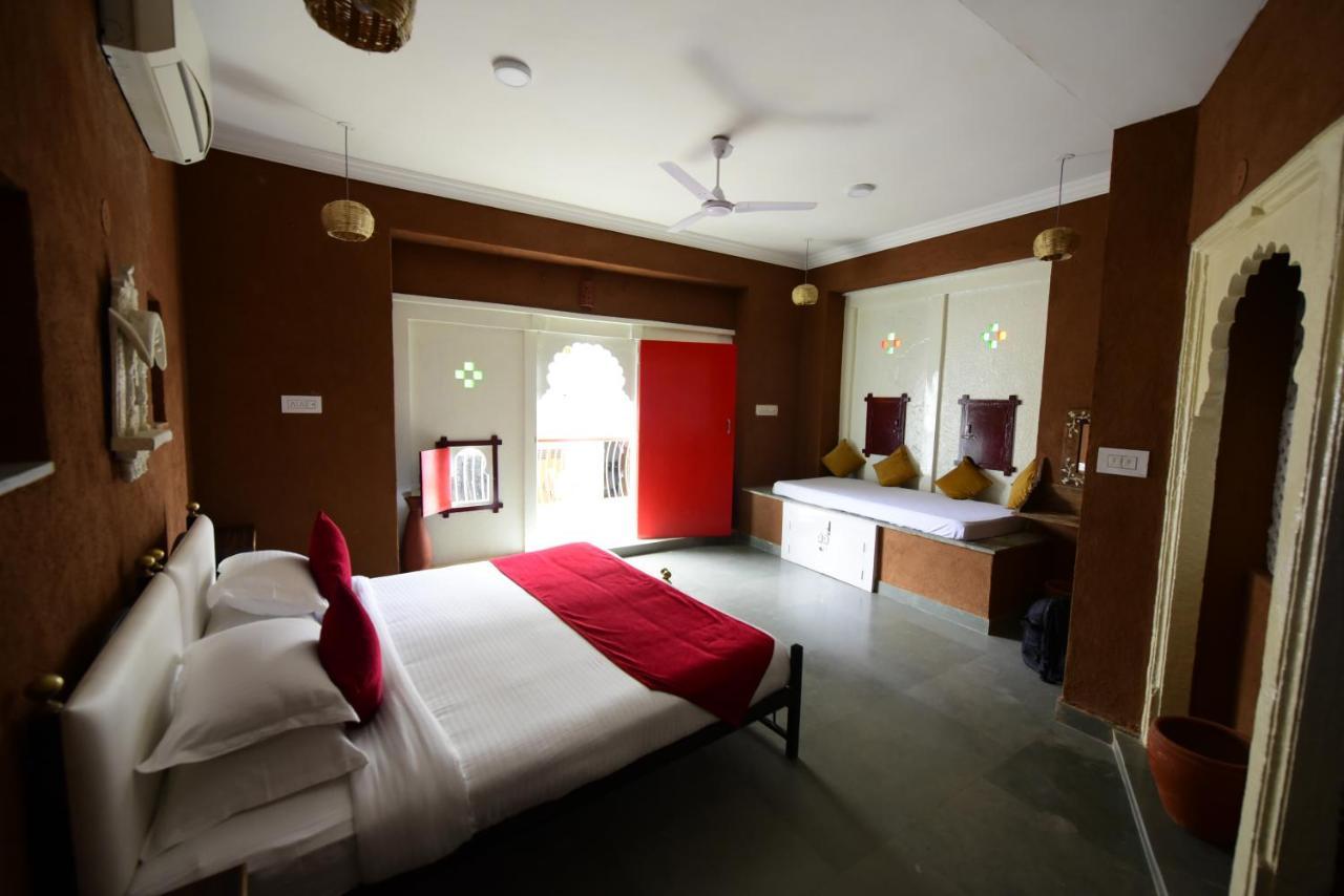 Hotel Udai Niwas By The Lake Udaipur Buitenkant foto
