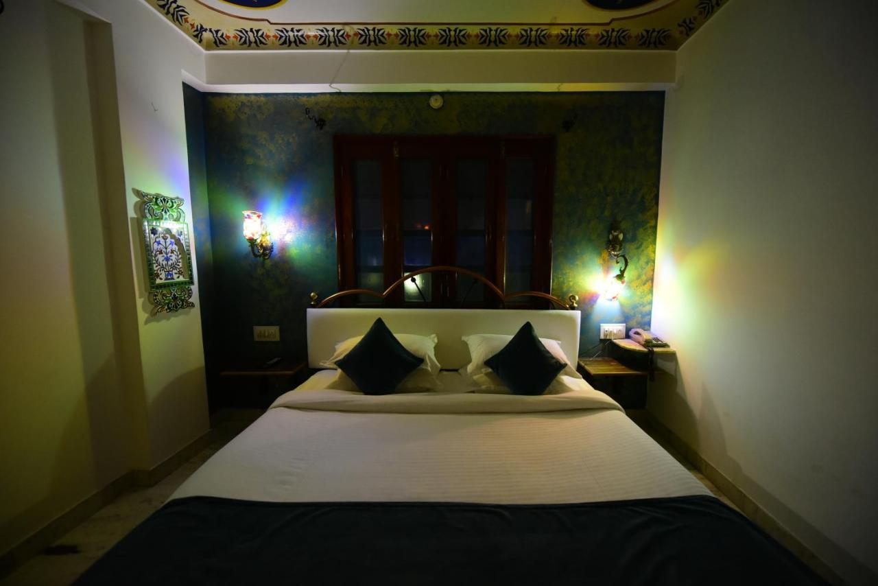 Hotel Udai Niwas By The Lake Udaipur Buitenkant foto