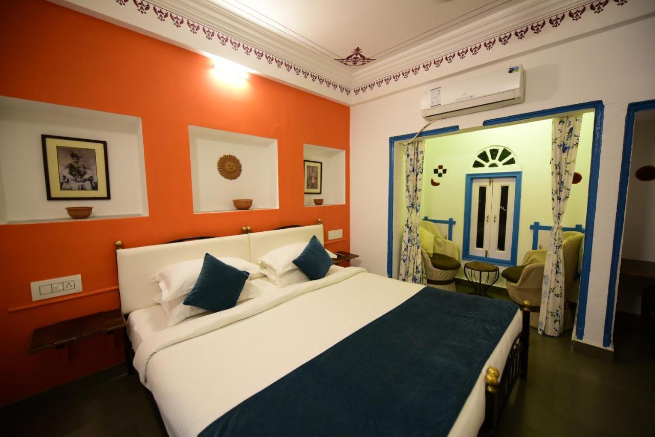 Hotel Udai Niwas By The Lake Udaipur Buitenkant foto