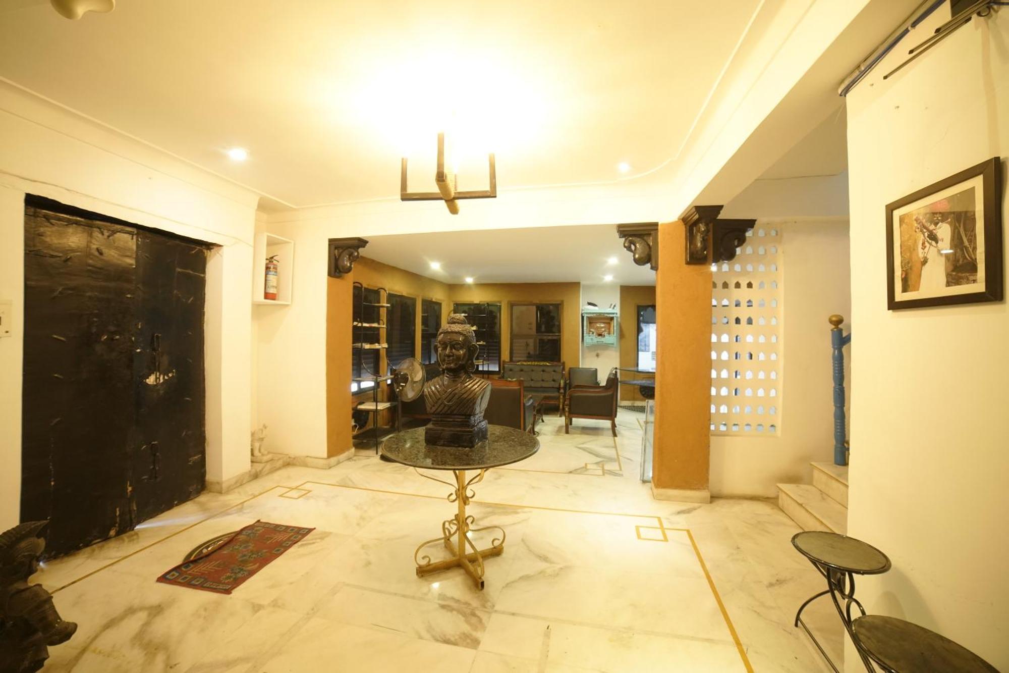 Hotel Udai Niwas By The Lake Udaipur Buitenkant foto