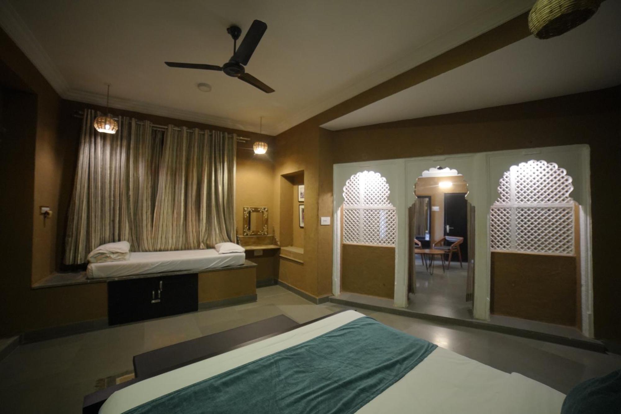 Hotel Udai Niwas By The Lake Udaipur Buitenkant foto