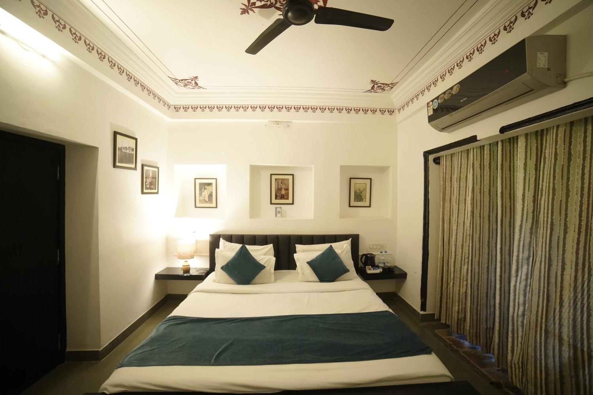 Hotel Udai Niwas By The Lake Udaipur Buitenkant foto