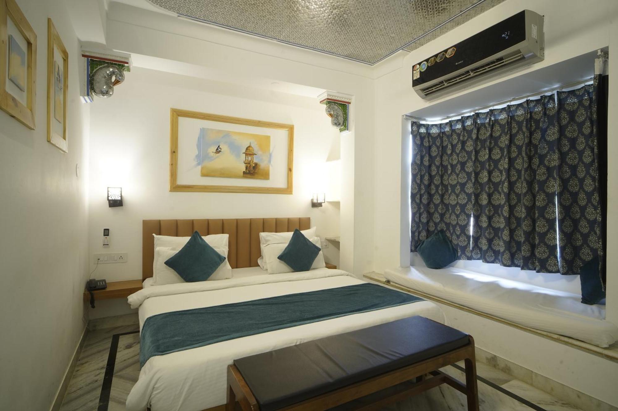 Hotel Udai Niwas By The Lake Udaipur Buitenkant foto