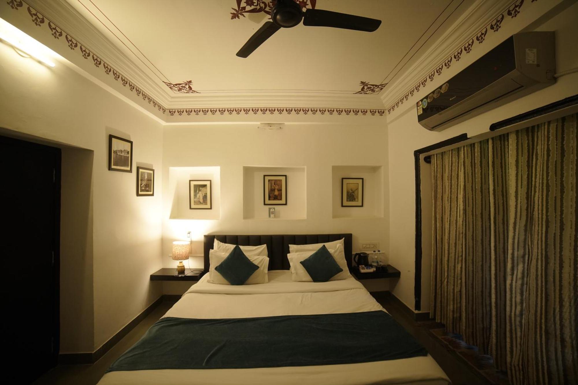 Hotel Udai Niwas By The Lake Udaipur Buitenkant foto