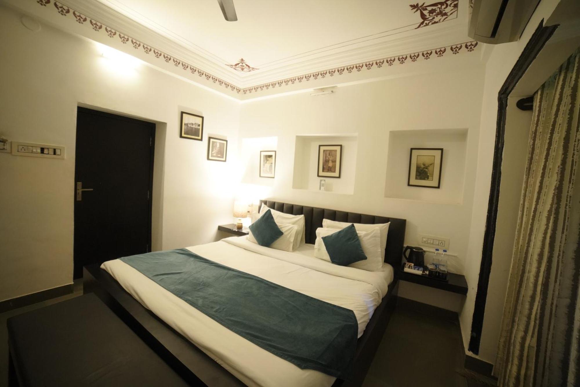 Hotel Udai Niwas By The Lake Udaipur Buitenkant foto