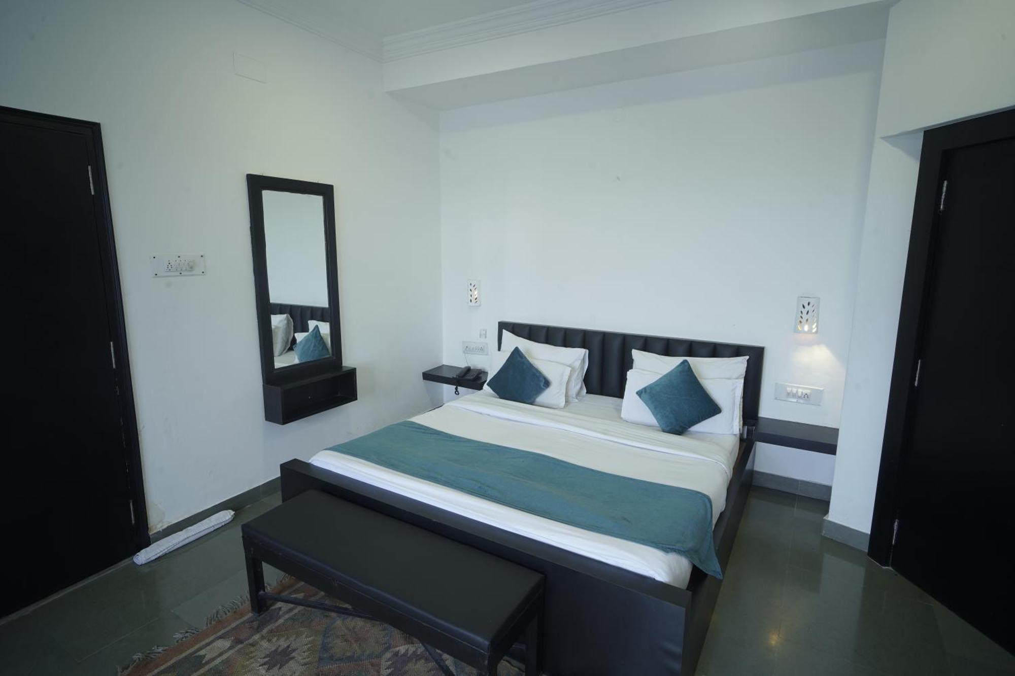 Hotel Udai Niwas By The Lake Udaipur Buitenkant foto