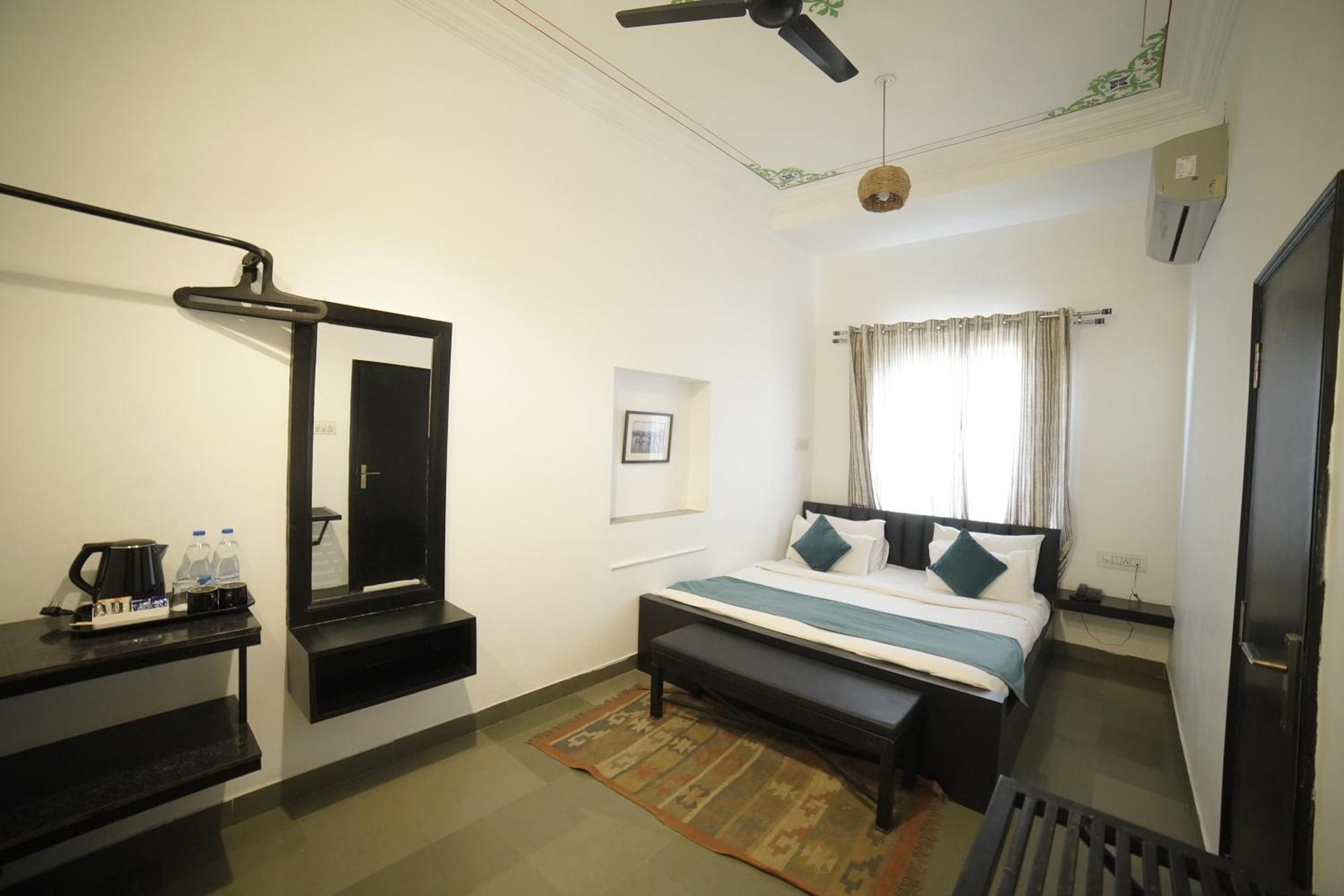 Hotel Udai Niwas By The Lake Udaipur Buitenkant foto