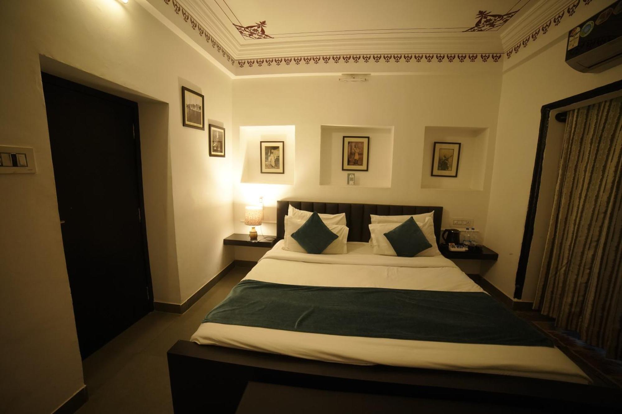 Hotel Udai Niwas By The Lake Udaipur Buitenkant foto