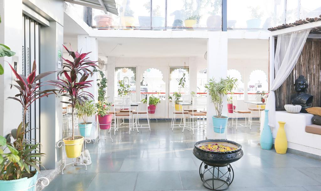 Hotel Udai Niwas By The Lake Udaipur Buitenkant foto